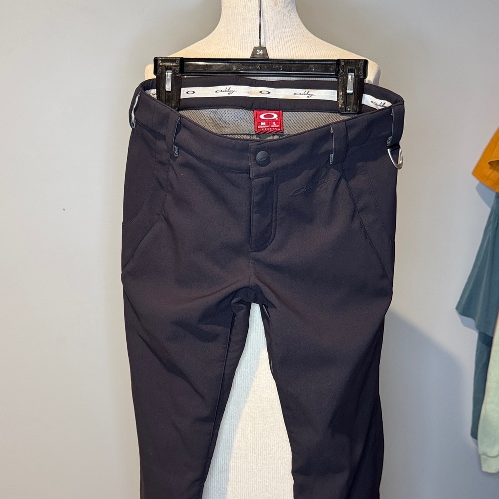 Women’s Oakley snowboard/ski snow pants sz M